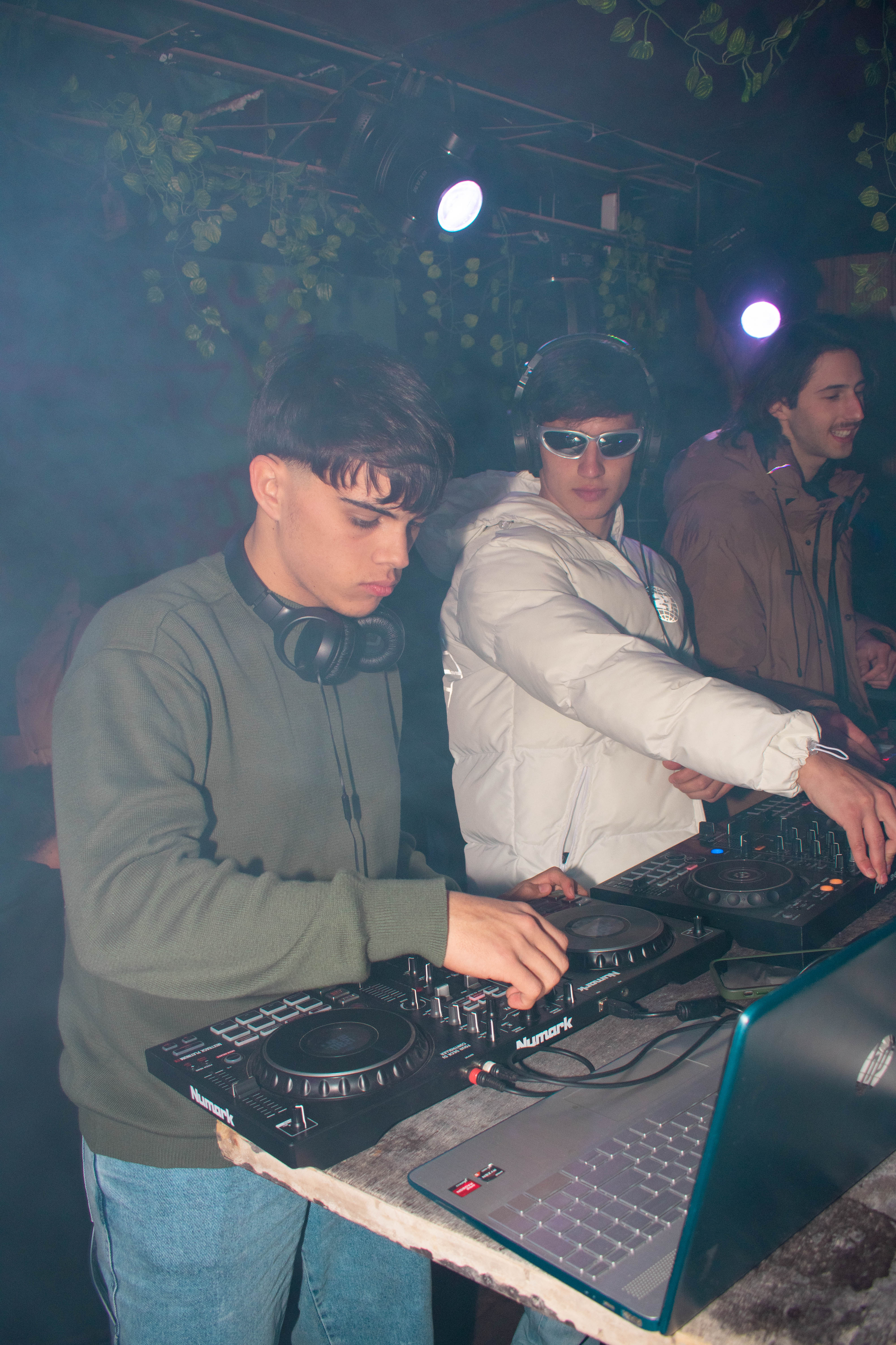 DJ REN